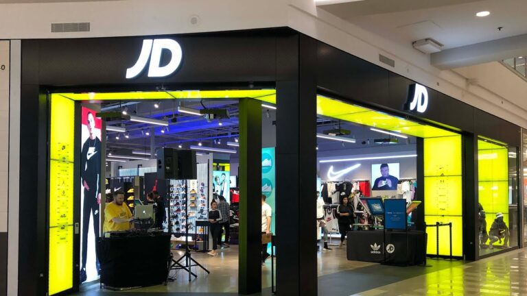 Descubre las mejores ofertas de las tiendas JD en Málaga